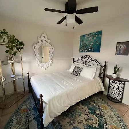 Casita Violeta Pet-Friendly Getaway Near Balboa Apartment